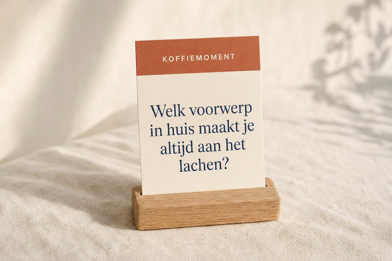 Houten kaartstandaard met kaart